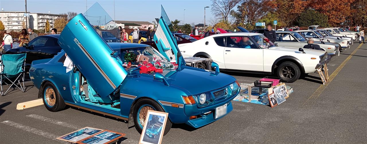 過去のイベントの様子(クラシックカーが並んでいます)