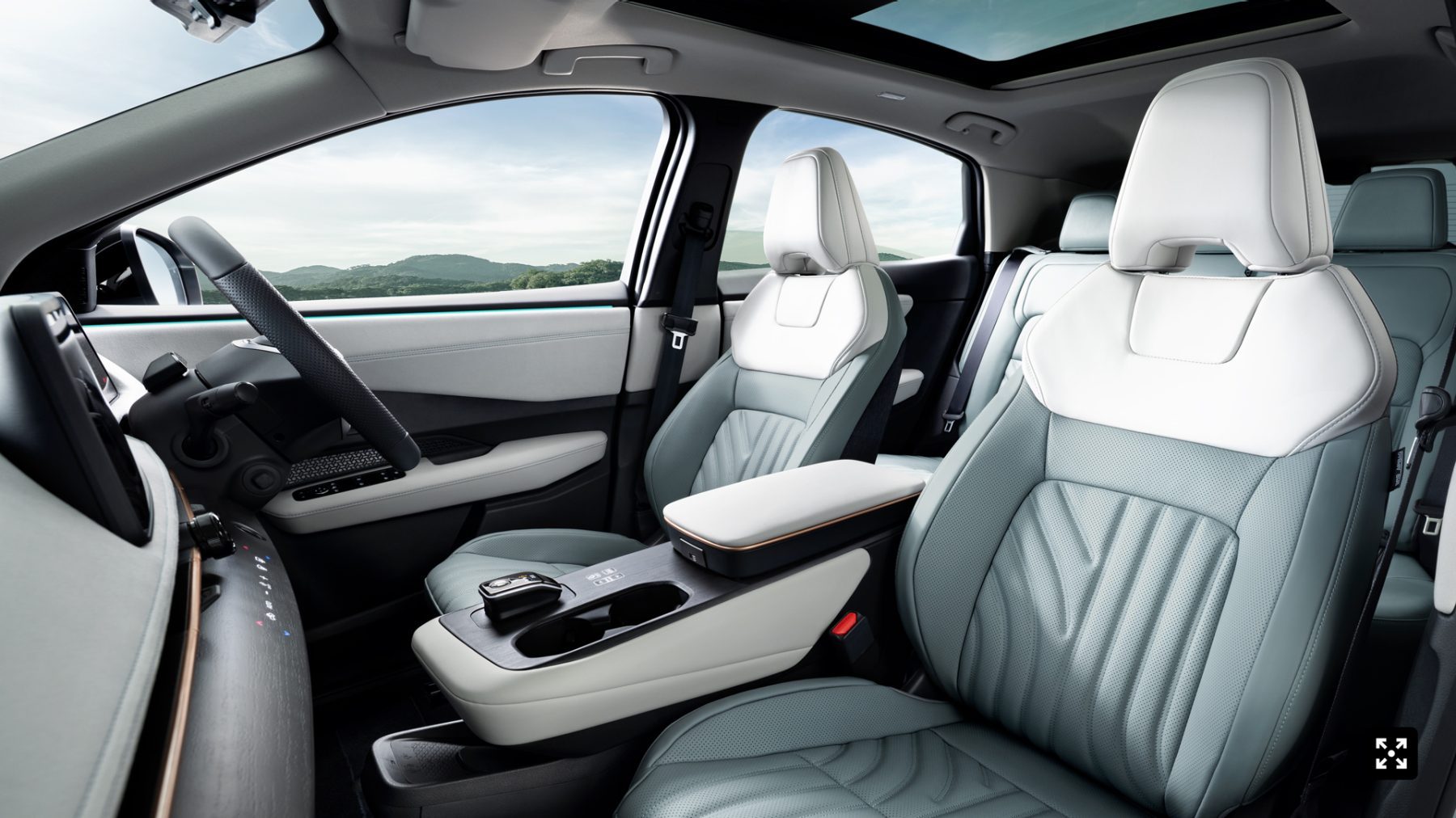 日産アリアの新しいインテリアカラー「ホワイト/グリーン」