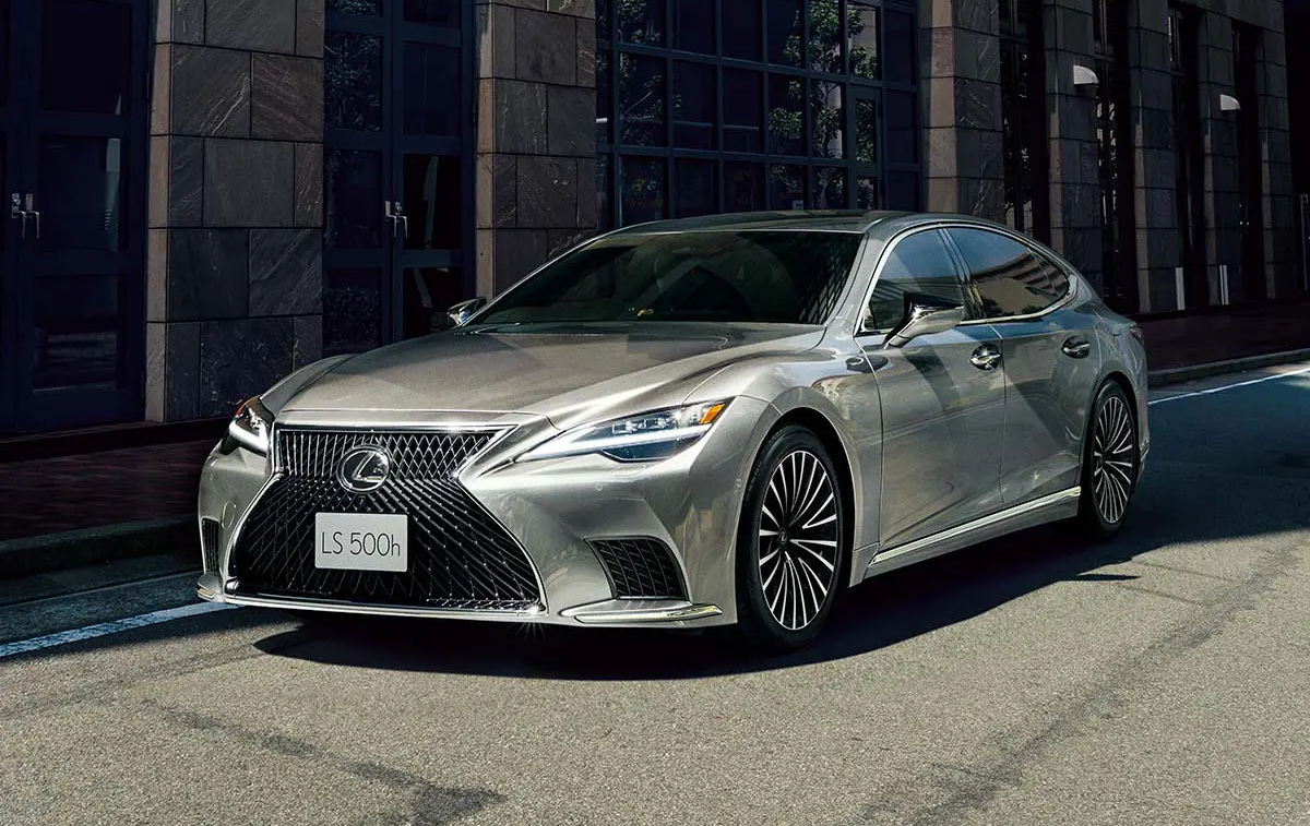 TOYOTAレクサス「LS」が一部改良｜フロント・リヤシートヒーターが標準装備に